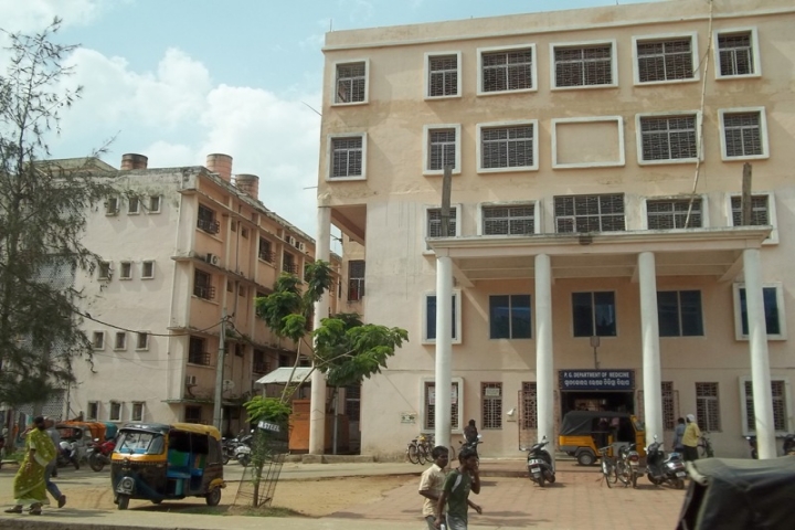https://cache.careers360.mobi/media/colleges/social-media/media-gallery/6208/2018/10/15/College View of SCB Medical College Cuttack_Campus-View.jpg